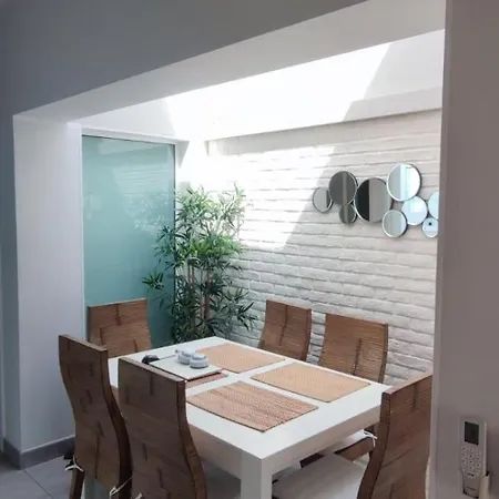 Luxury Townhouse * 阿德耶