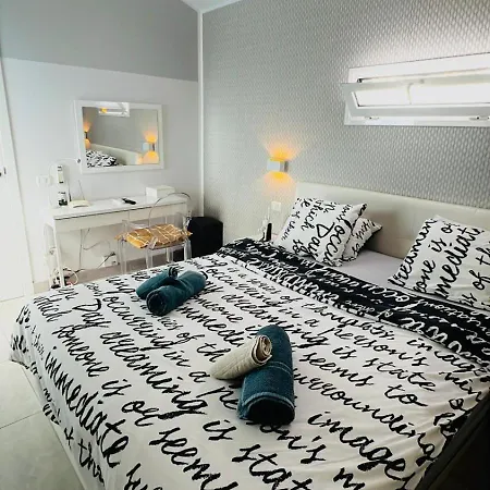 Palm & Sun Family Apartment