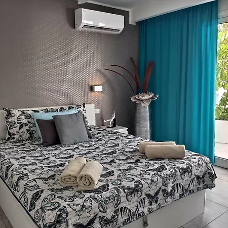 Luxury Townhouse Apartment *