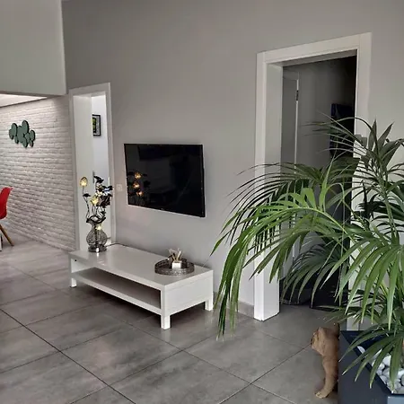 Luxury Townhouse אדחה